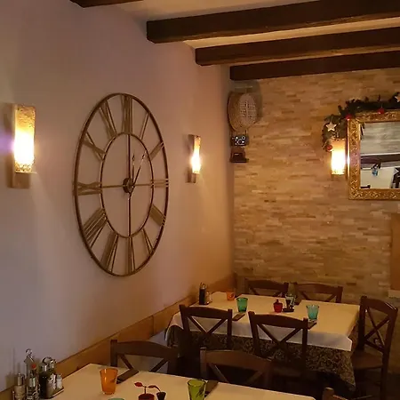 Boutique Luna Bed & Breakfast 3*